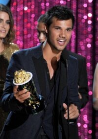 Постер к фильму Церемония вручения премии MTV Movie Awards 2012 смотреть онлайн на киного